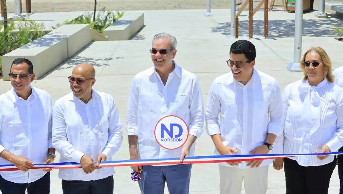Luis Abinader y David Collado inauguran malecón en Haina