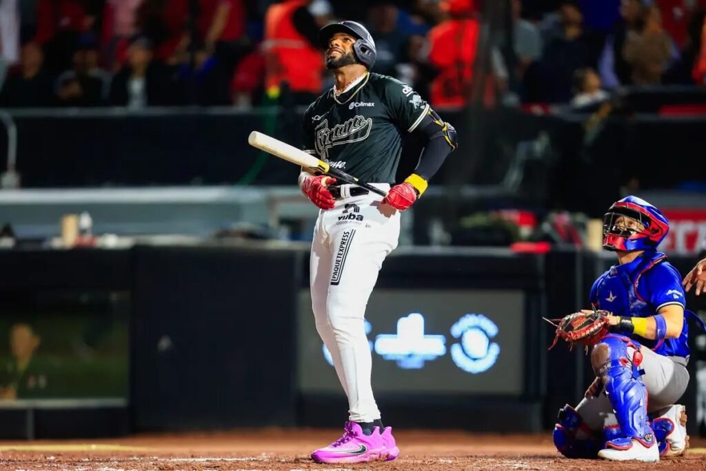 Aderlin Rodríguez conecta dos HR, incluyendo un gran slam y llegó a 20 en México 3 Aderlin Rodriguez 1 Aderlin Rodríguez conecta dos HR, incluyendo un gran slam y llegó a 20 en México