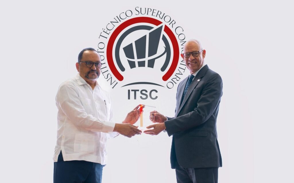 Antoliano Peralta Romero Y OTRO 1 Antoliano Peralta dicta conferencia «La Transparencia en el Estado Dominicano»