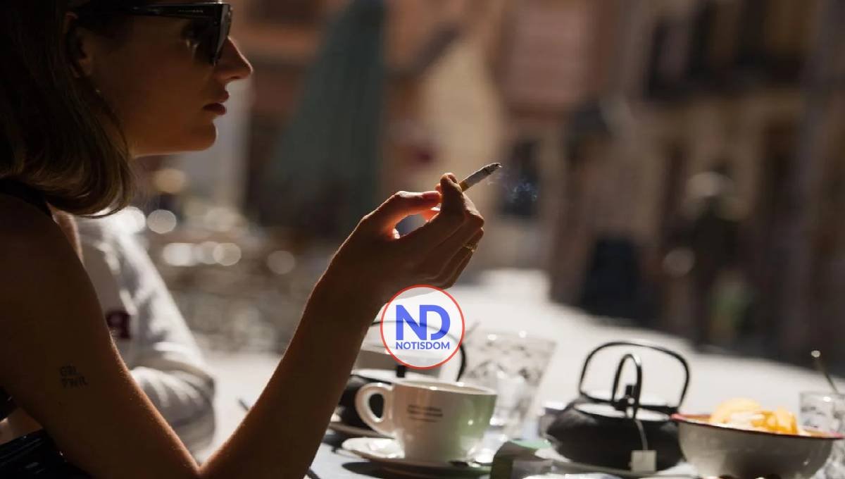 Francia prohibirá fumar en parques, playas y cerca de escuelas