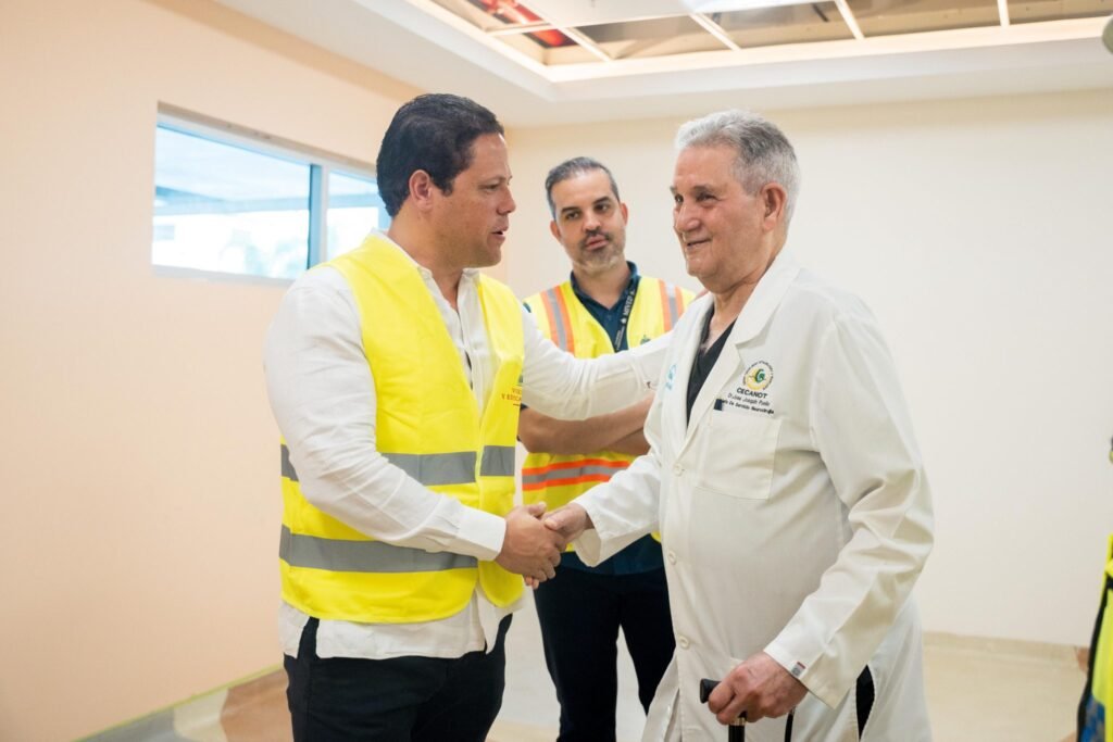 Carlos Bonilla y Jose Joaquin Puello Ministro Bonilla supervisa construcción de edificio en Ciudad Sanitaria