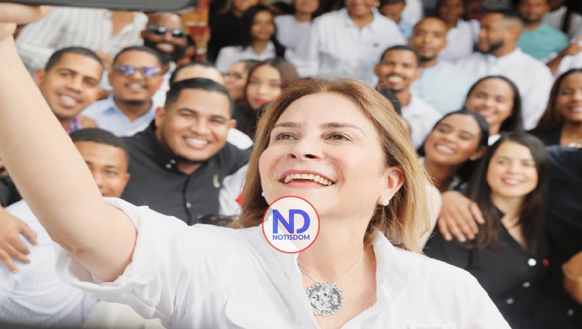 Jóvenes de todo el país manifiestan respaldo a Carolina Mejía