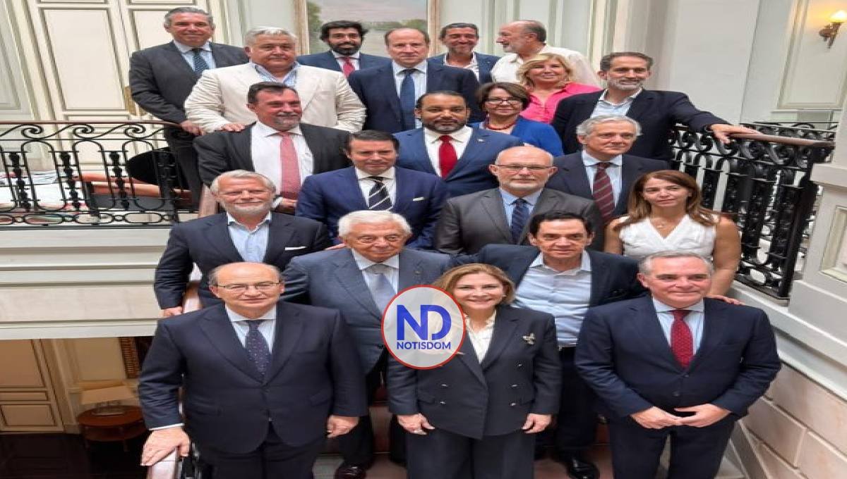 Carolina participa en almuerzo de Cámara de Comercio de Sevilla para fortalecer relaciones