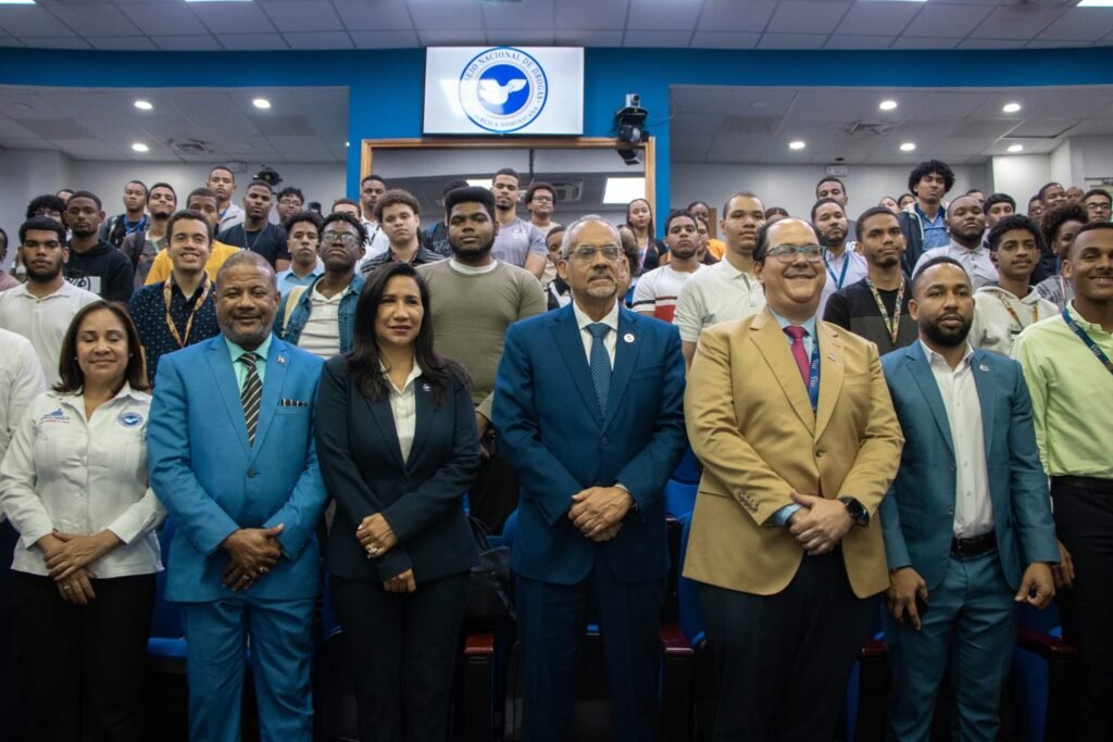 Consejo Nacional de Drogas 1 CND y el ITLA realizan conferencia sobre los retos y peligros de las tecnologías