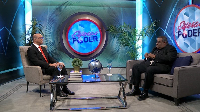 Federico Mendez y monsenor Jesus Castro Marte 1 Monseñor Castro Marte pide a comunidad internacional asumir problema de Haití