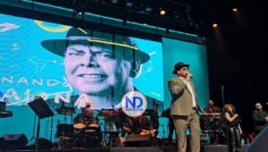 Fernando Villalona y orquesta a casa llena en Lehman Center