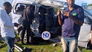 Se accidentan 15 haitianos en vehículo que era perseguido