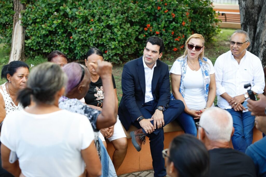 Jornada Parque La Gallera Wellington Arnaud se reúne con comunitarios y participa en la Feria del Mango en Baní