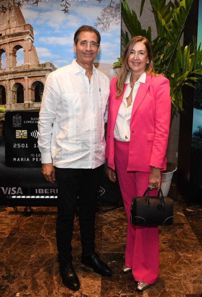 Iberia y Banco López de Haro presentan tarjeta de crédito Visa infinite 3 Juan Carlos y Marisol Rodriguez Copello Iberia y Banco López de Haro presentan tarjeta de crédito Visa infinite