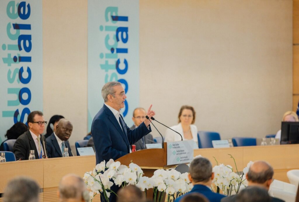 Luis Abinader 345 Abinader reafirma compromiso con la justicia social, aumentos salariales y récord de empleo formal