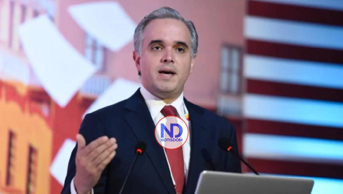 Ministro Luis Miguel De Camps presenta hoja de ruta para potenciar sistema preuniversitario