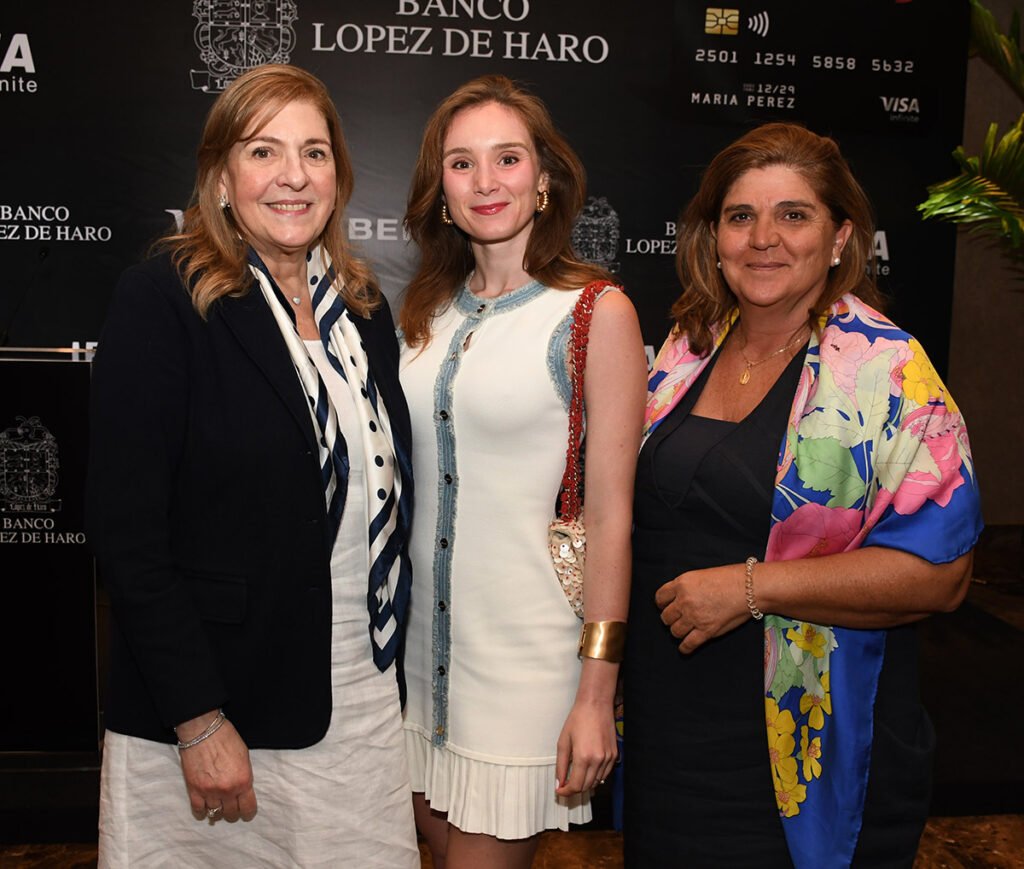 Iberia y Banco López de Haro presentan tarjeta de crédito Visa infinite 4 Margarita Rodriguez Copello Maria Medina y Elena de Perez Iberia y Banco López de Haro presentan tarjeta de crédito Visa infinite