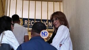 Esposa e hija de Antonio Espaillat lo visitan en la cárcel de Ciudad Nueva