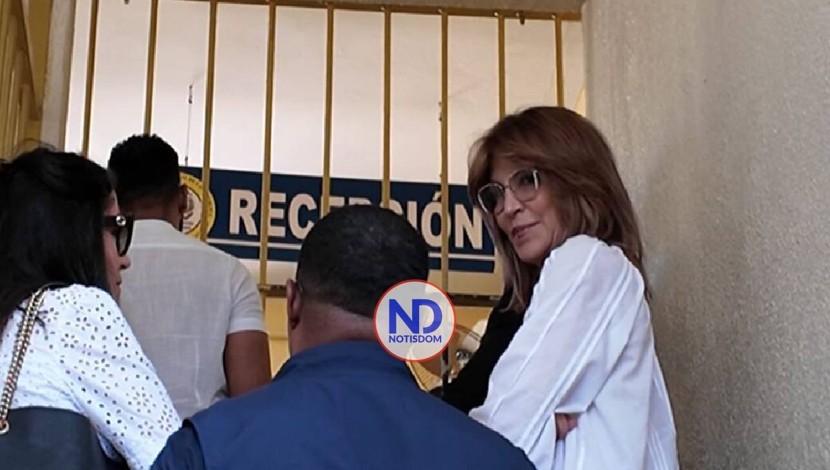 Esposa e hija de Antonio Espaillat lo visitan en la cárcel de Ciudad Nueva