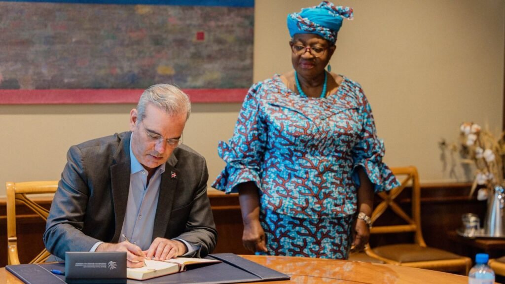 Ngozi Okonjo Iweala y Luis Abinader OMC reconoce avances económicos y sostenibilidad en República Dominicana