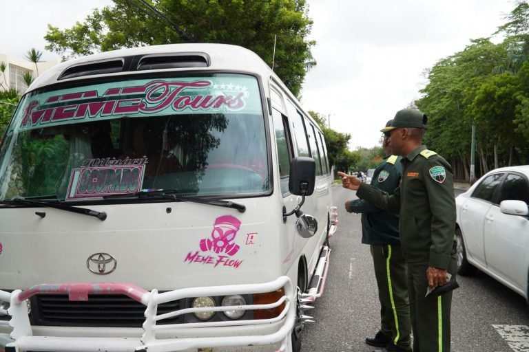 Agentes portarán cámaras para control tránsito en Dominicana 3 OPERATIVOS CONTRA AUTOBUSES Agentes portarán cámaras para control tránsito en Dominicana