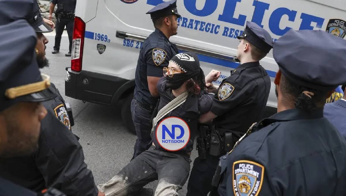 Policía NY detiene 24 personas en protesta dentro torre Trump