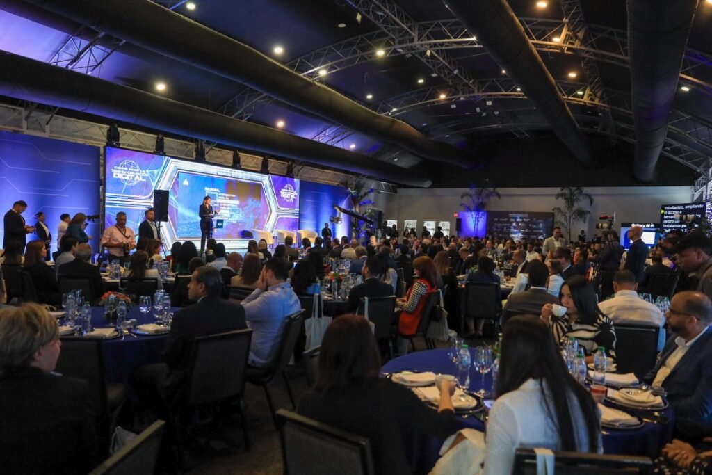 Raquel Pena Y OTROS 2 Banda ancha en centros educativos ya beneficia al 70 % del estudiantado, según el Gobierno