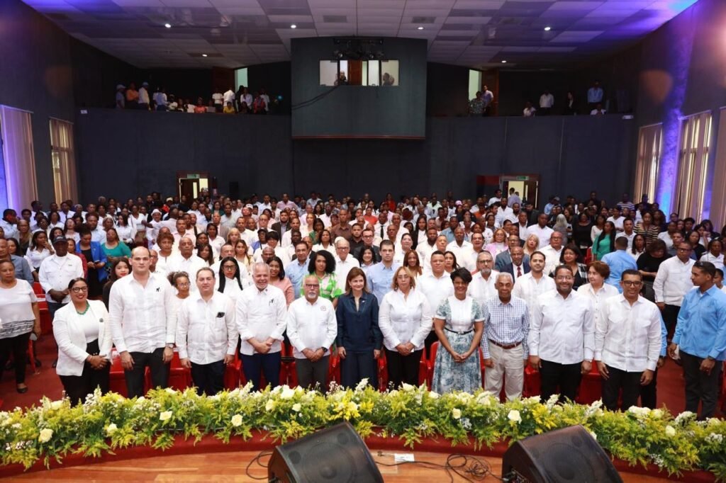 Raquel Pena impulsa liderazgo juvenil Raquel Peña impulsa liderazgo juvenil y femenino como motor del desarrollo sostenible en RD