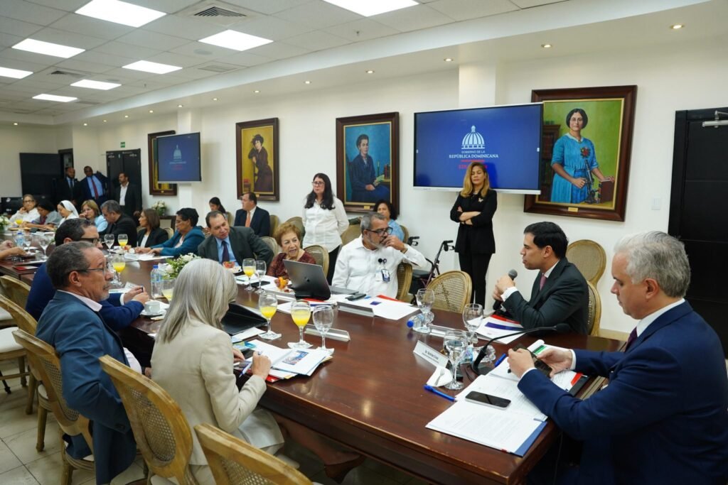 Roberto Angel 9 Roberto Ángel presenta «El Poder de las Buenas Palabras» ante Consejo Nacional de Educación