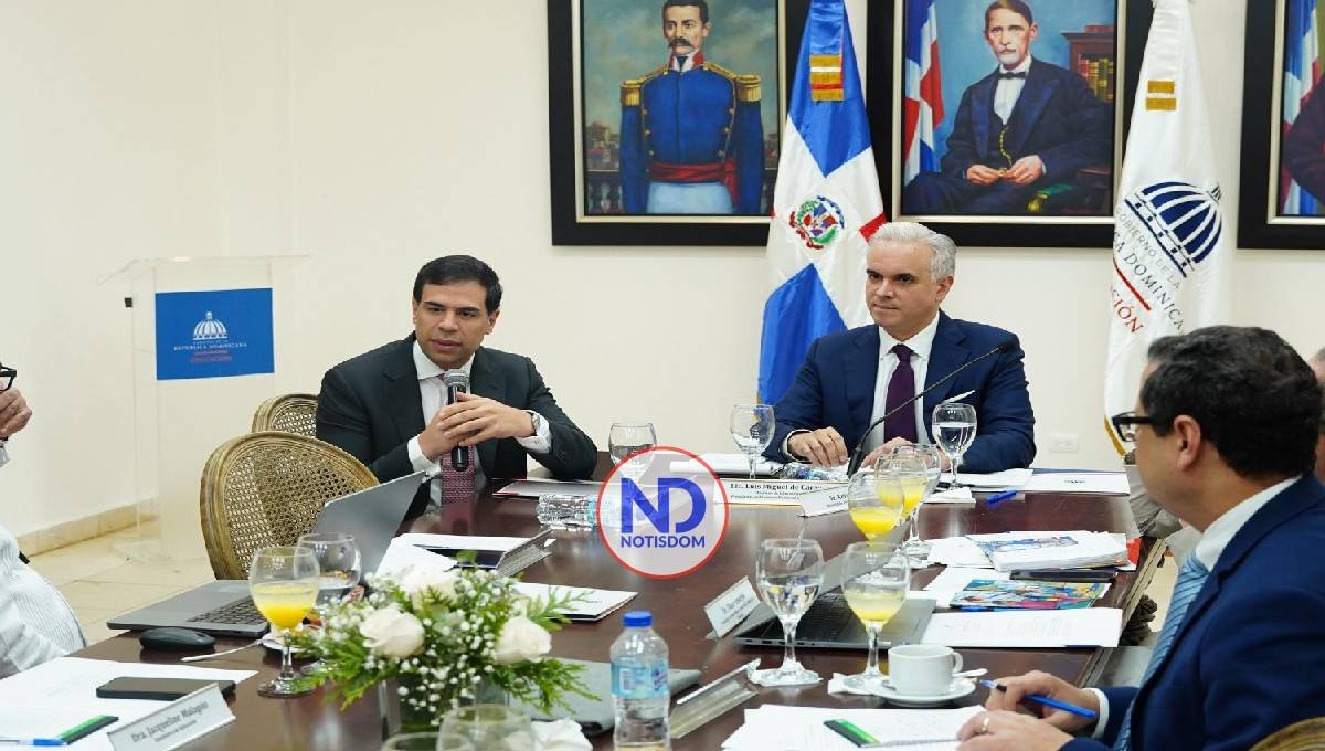 Roberto Ángel presenta «El Poder de las Buenas Palabras» ante Consejo Nacional de Educación