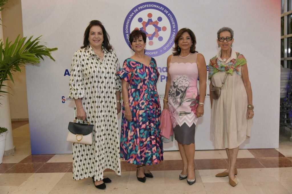 Saraida De Marchena Francia de Subero Kachy Peralta y Sandra Lopez Juramentan directiva de la Asociación Dominicana de Profesionales de Etiqueta y Protocolo