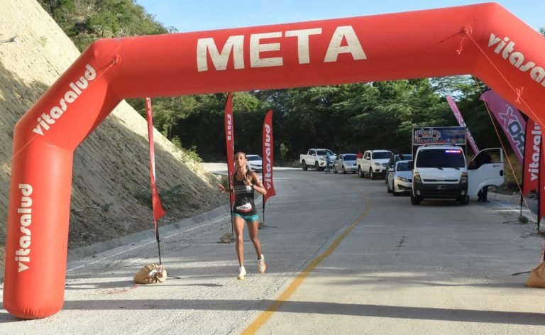 Soranyi Rodriguez Celebran con éxito la carrera “Mao Corre 12K – 2025” 