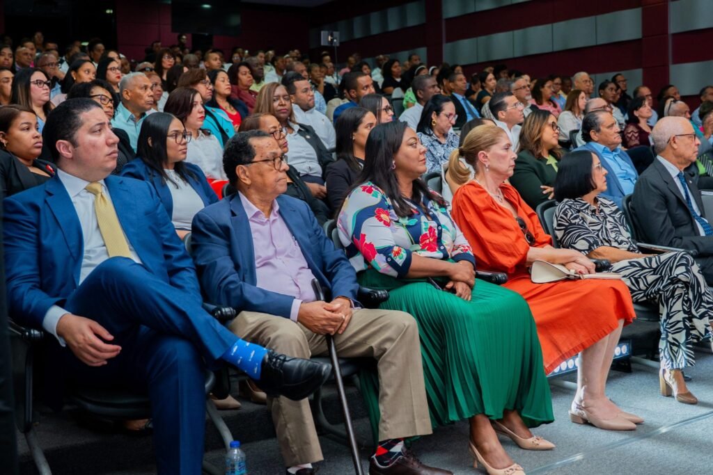 conferencia magistral Antoliano Peralta dicta conferencia «La Transparencia en el Estado Dominicano»