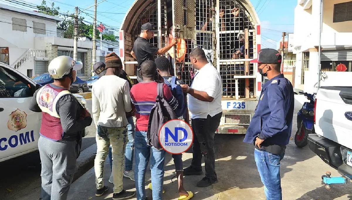 DGM detiene a 1,343 haitianos ilegales y repatria a otros 1,413 2 DGM detiene a 1,343 haitianos ilegales y repatria a otros 1,413