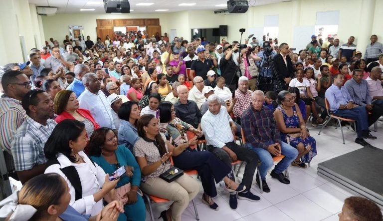 Expresidente lamenta situación del Servicio Nacional de Salud 3 ASAMBLEA DIRIGENTES EN NEIBA Expresidente lamenta situación del Servicio Nacional de Salud