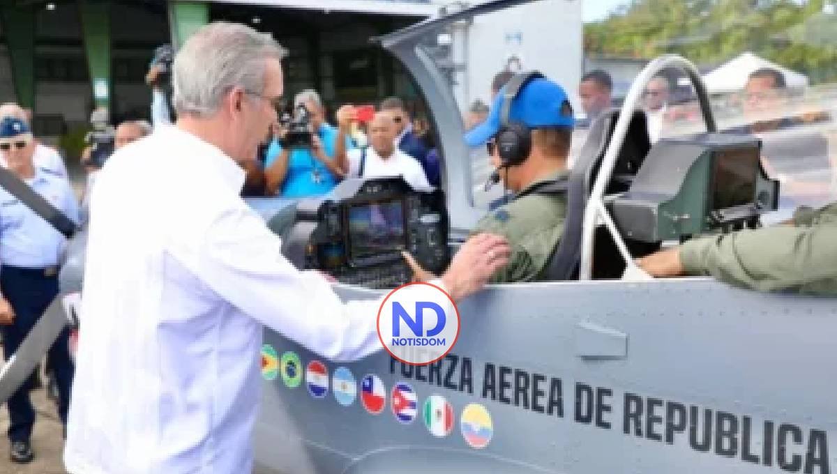 Abinader supervisa avance en el ensamblaje de aeronaves en el país