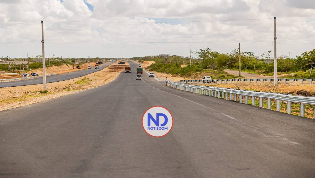 Abinader supervisa trabajos y entrega apartamentos en SDE