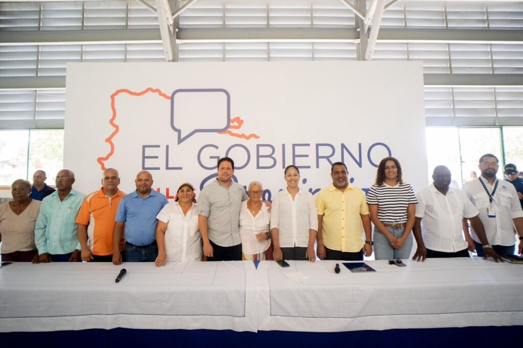 Ministro Carlos Bonilla encabeza Gobierno en las Provincias en la Circ. 3 del DN 3 Carlos Bonilla Y OTROS 1 Ministro Carlos Bonilla encabeza Gobierno en las Provincias en la Circ. 3 del DN