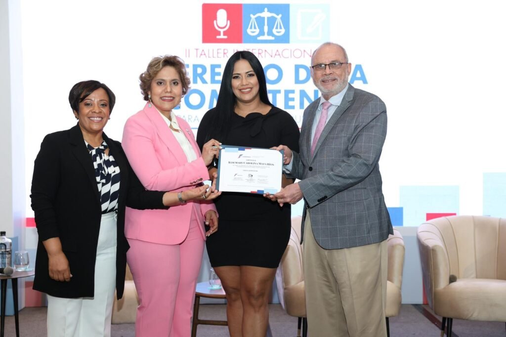 Más de 100 periodistas y comunicadores participan en II Taller Internacional en Derecho de la Competencia 3 DERECHO A LA COMPETENCIA 1 Más de 100 periodistas y comunicadores participan en II Taller Internacional en Derecho de la Competencia