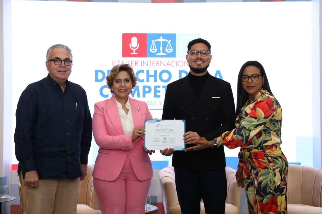 Más de 100 periodistas y comunicadores participan en II Taller Internacional en Derecho de la Competencia 4 DERECHO A LA COMPETENCIA Más de 100 periodistas y comunicadores participan en II Taller Internacional en Derecho de la Competencia