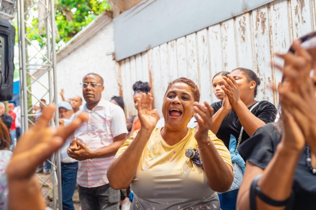 Dirigentes de la FP en La Victoria se juramentan en el PRM 4 Dirigentes de la FP 1 Dirigentes de la FP en La Victoria se juramentan en el PRM