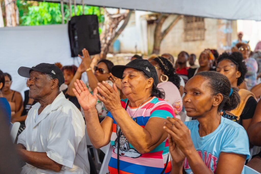 Dirigentes de la FP en La Victoria se juramentan en el PRM 3 Dirigentes de la FP Dirigentes de la FP en La Victoria se juramentan en el PRM
