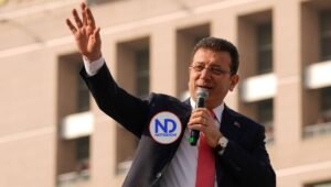 Condenado a 20 meses el alcalde socialdemócrata de Estambul por insultar al fiscal