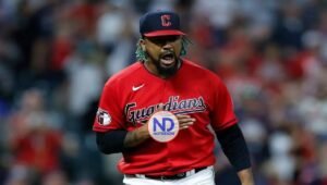 MLB investiga por apuestas al dominicano Emmanuel Clase
