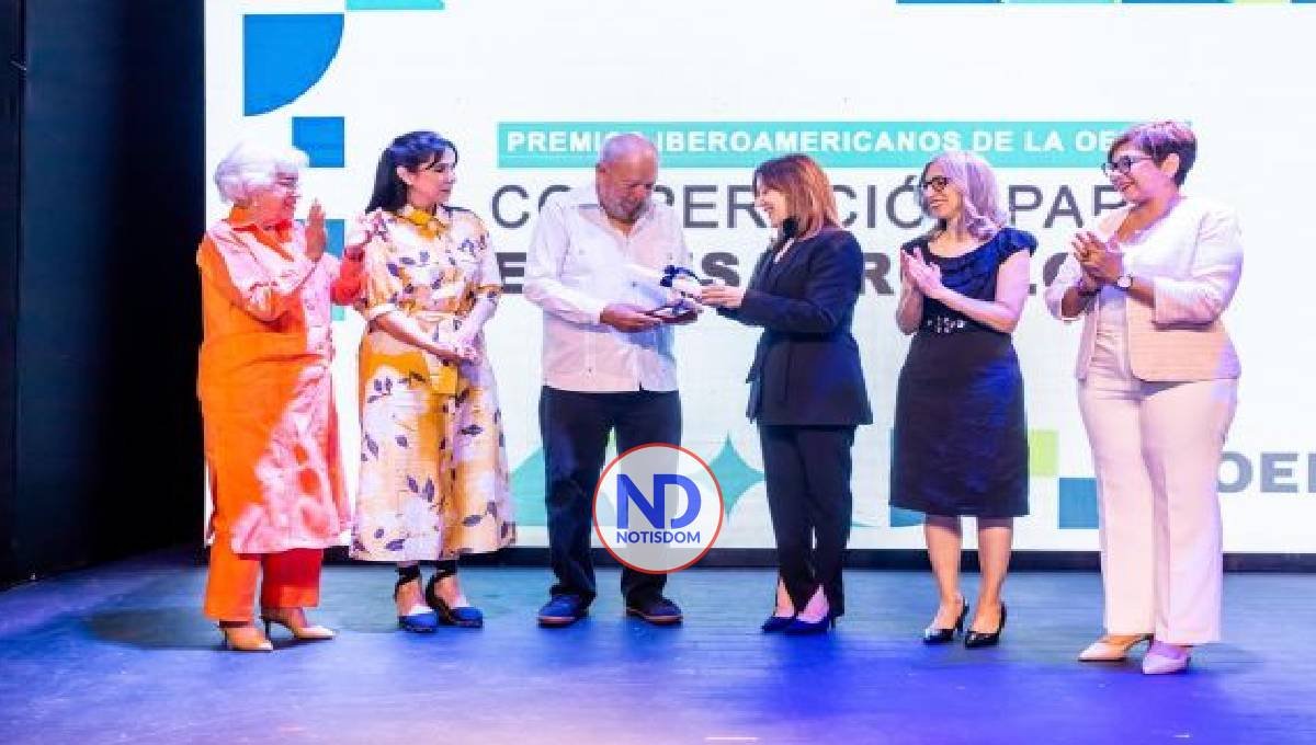 Reconocen al gestor Freddy Ginebra con premio cultural