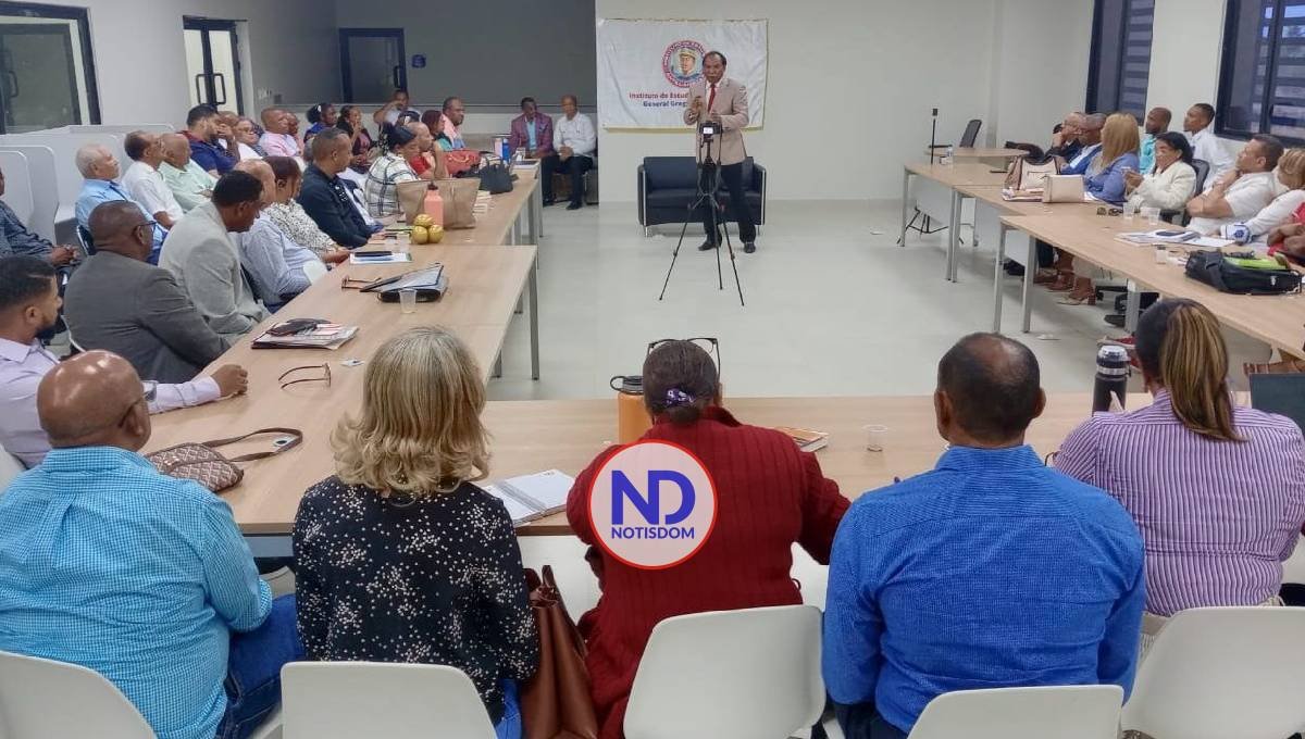 Zorrilla Ozuna dicta conferencia sobre Constitución dominicana