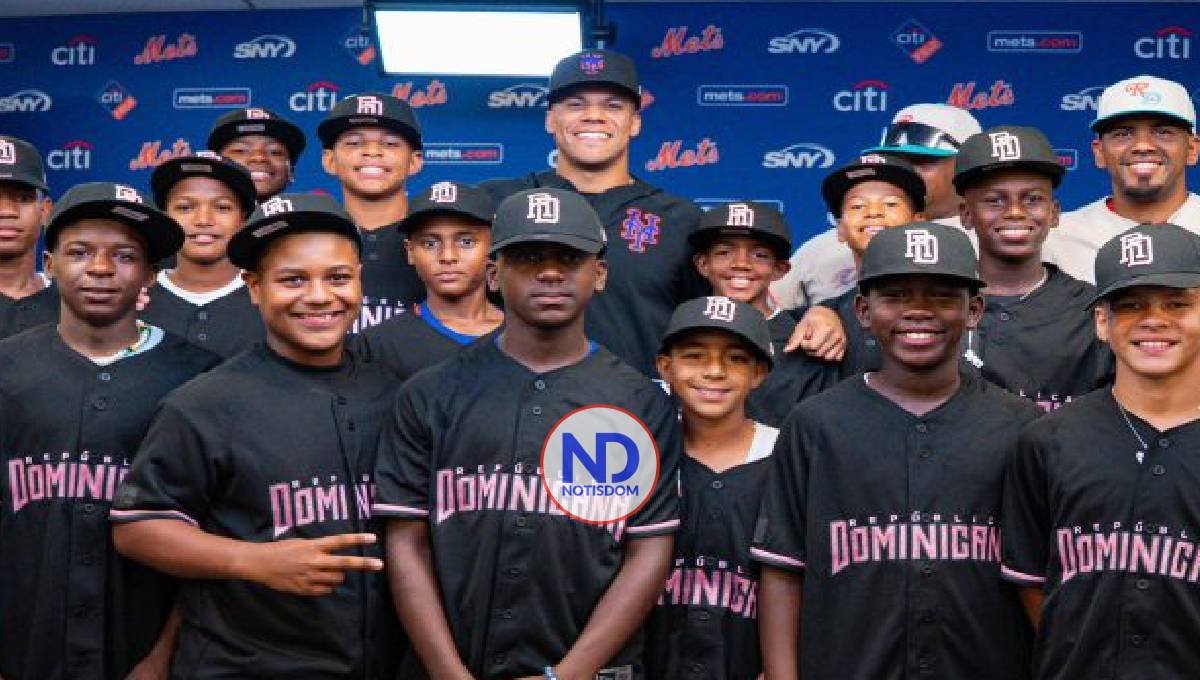 Juan Soto recibe al equipo dominicano de beisbol Sub-12 2 Juan Soto recibe al equipo dominicano de beisbol Sub-12