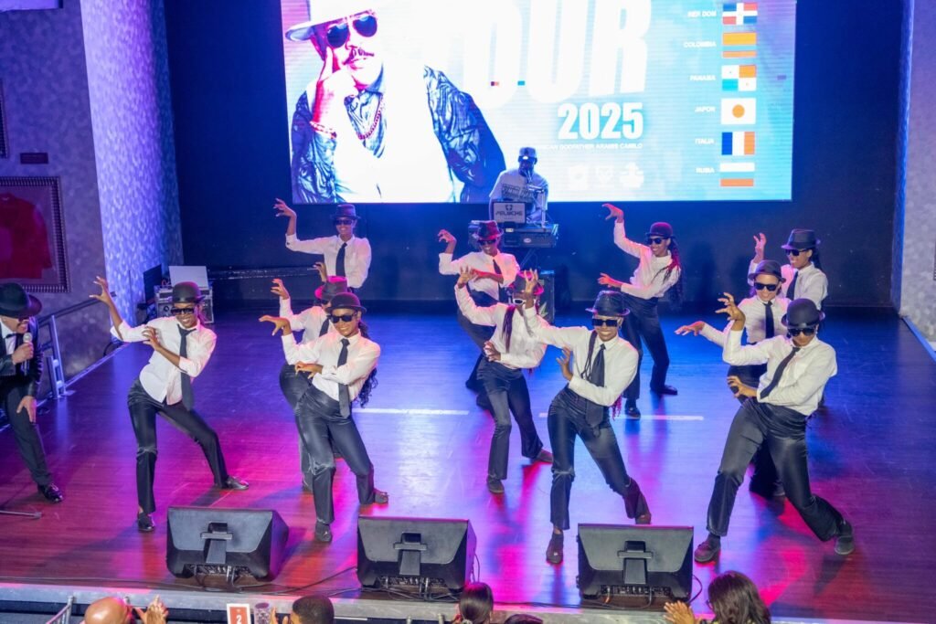 La actuacion de Darwin G Aramis Camilo arranca su Gira Mundial 2025 con un show histórico en Santo Domingo