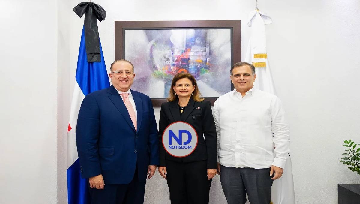 Magín Díaz es juramentado como ministro de Hacienda