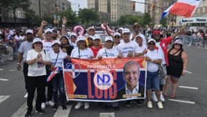 Lealtad Política del PRM desfila en la Gran Parada Dominicana del Bronx en respaldo al presidente Abinader