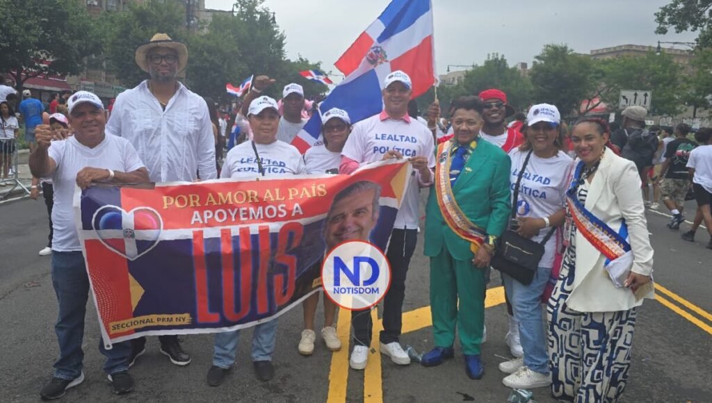 NOTISDOM FOTOS PF2025 69 Lealtad Política del PRM desfila en la Gran Parada Dominicana del Bronx en respaldo al presidente Abinader