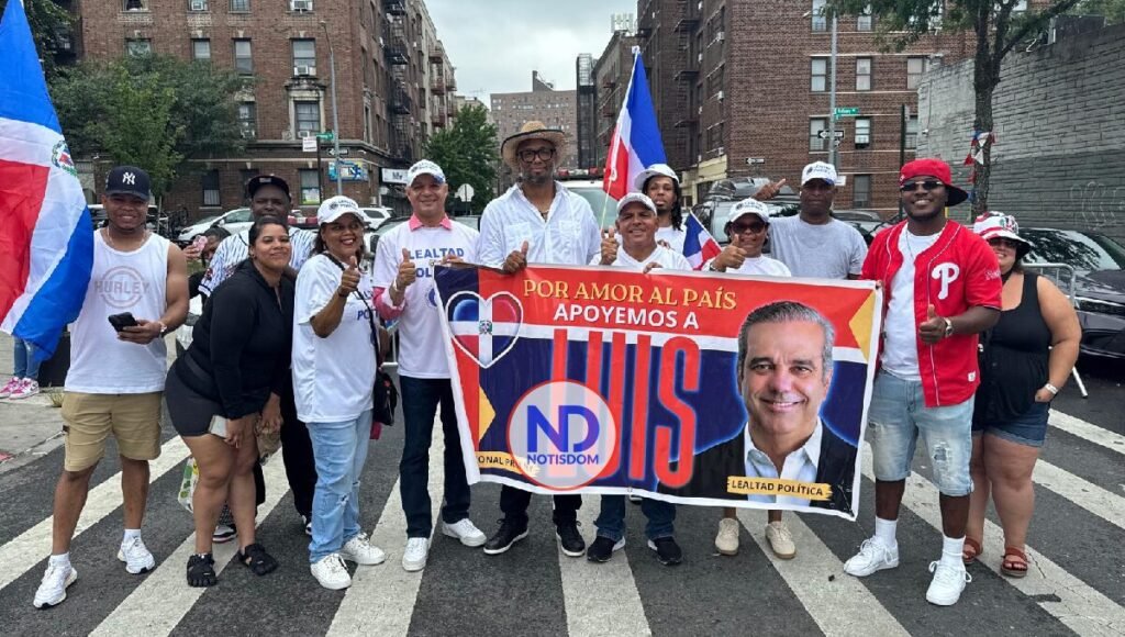 NOTISDOM FOTOS PF2025 70 Lealtad Política del PRM desfila en la Gran Parada Dominicana del Bronx en respaldo al presidente Abinader
