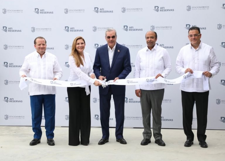 Parqueo Plaza Zona Colonial CORTE DE CINTA Presidente inaugura moderno Parqueo Plaza Zona Colonial