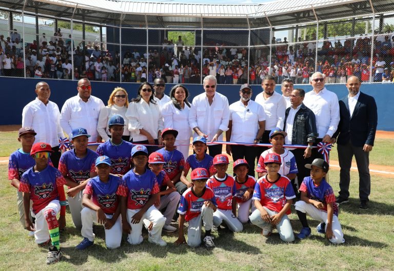 Play Los Toros Presidente Abinader inaugura obras hidráulicas claves en Azua