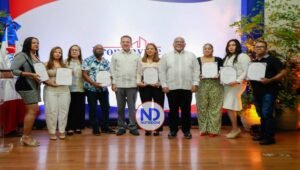 Gobierno entrega RD$110 MM en créditos a 500 microempresarios de Santiago